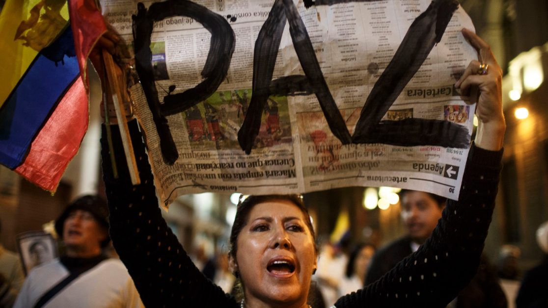 Desde el primer día del secuestro de los tres periodistas, las vigilias y marchas realizadas en Ecuador, pedían la inmediata liberación, en un acto de solidaridad en el que estaban al frente las familias. Familias desplazadas de El Pan, viven hacinadas en una casa de San Lorenzo. Foto: Edu León/ Periodistas Sin Cadenas.