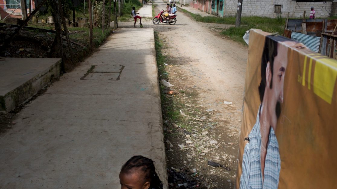 La población de San Lorenzo vive en el silencio del miedo a contar lo que en sus calles pasa, el los barrios periféricos niños juegan con ese silencio sordo. Foto: Edu León/ Periodistas Sin Cadenas